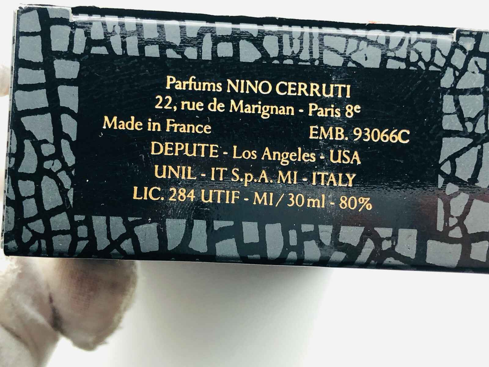 Scatola di profumo Nino Cerruti Vintage in confezione elegante con dettagli dorati