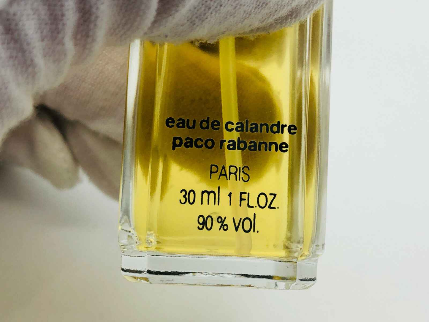 Flacone di Eau De Calandre Paco Rabanne da 30 ml con profumo giallo trasparente