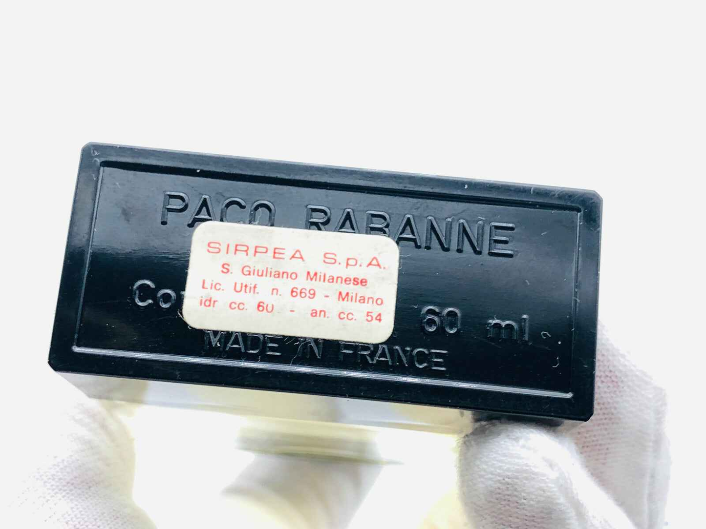 Confezione di Eau De Calandre Paco Rabanne da 60 ml in elegante design nero