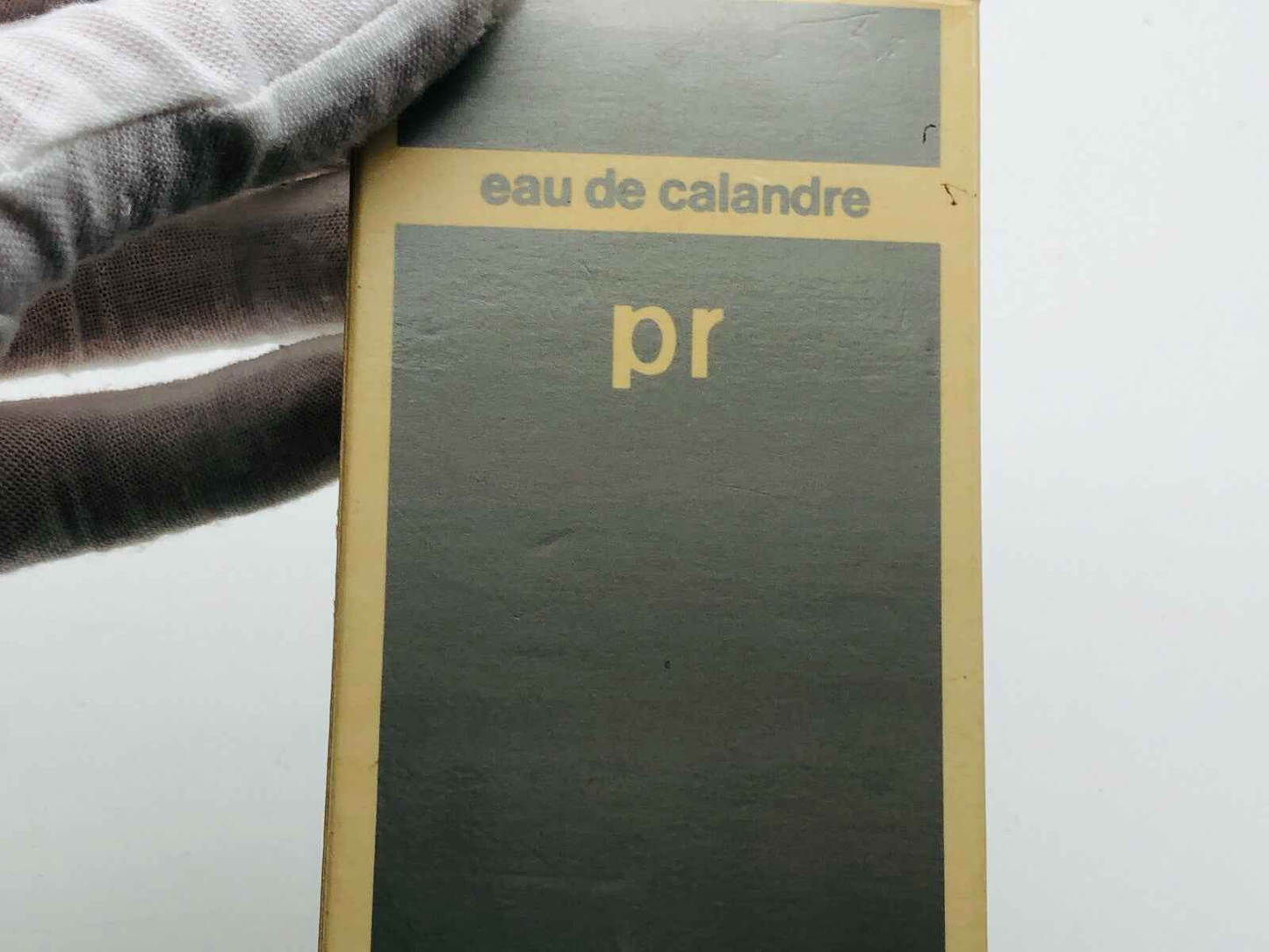 Confezione di Eau De Calandre Paco Rabanne con design minimalista e dettagli dorati
