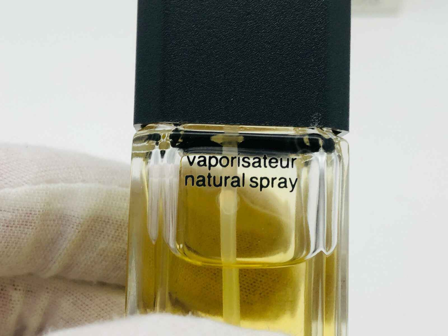 Flacone di profumo Eau De Calandre Paco Rabanne con spray vaporizer per un'applicazione facile