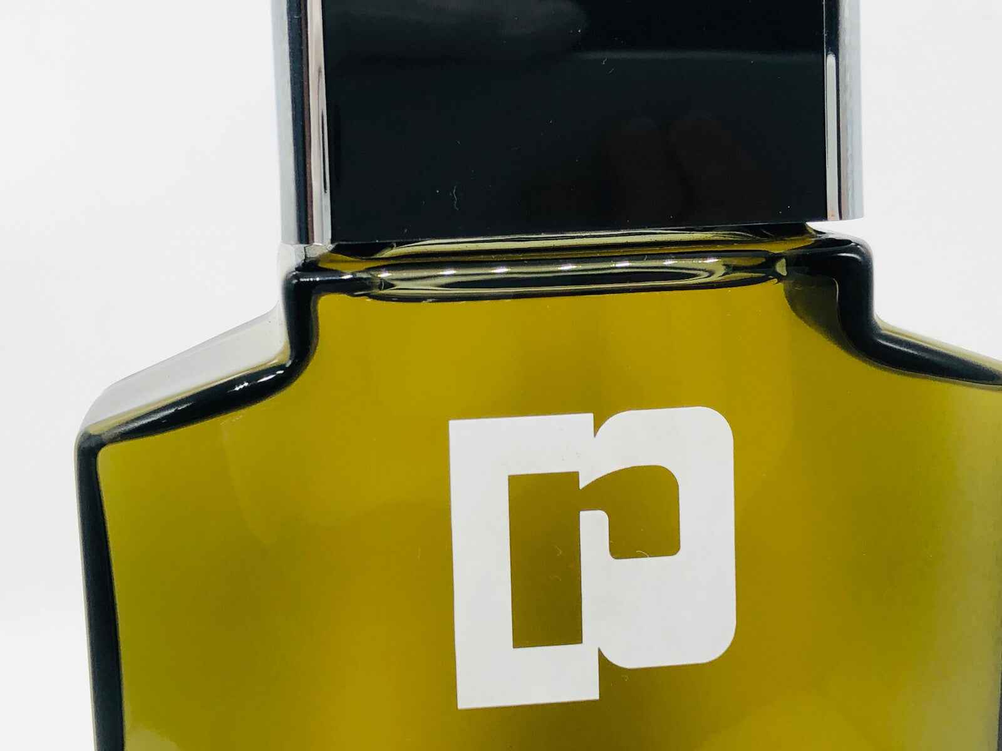 Bottiglia di Paco Rabanne Pour Homme Vintage con design elegante e flacone distintivo