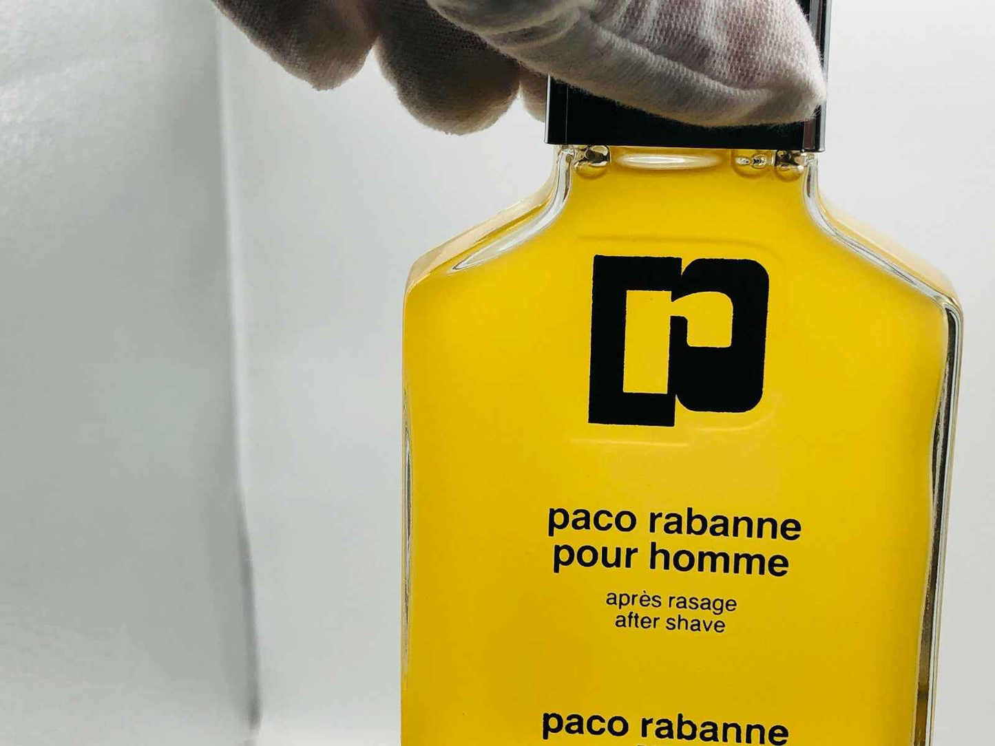 Flacone di dopobarba Paco Rabanne Pour Homme Vintage con etichetta e colore giallo brillante