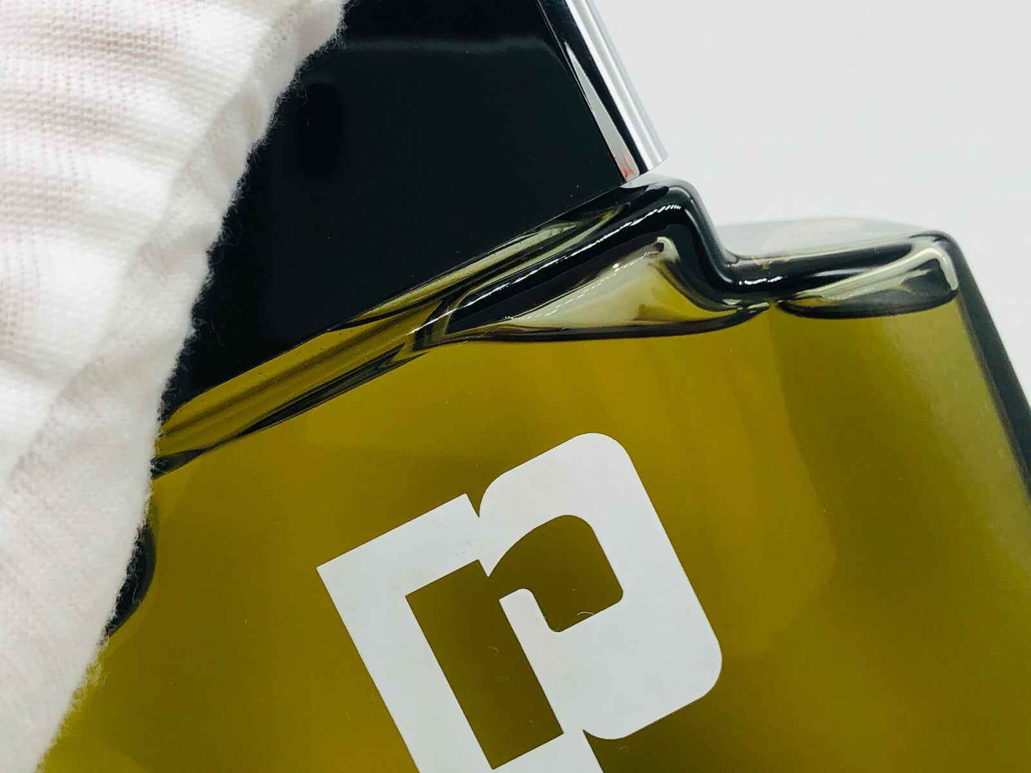 Flacone di Paco Rabanne Pour Homme Vintage con design elegante e moderno per uomini raffinati