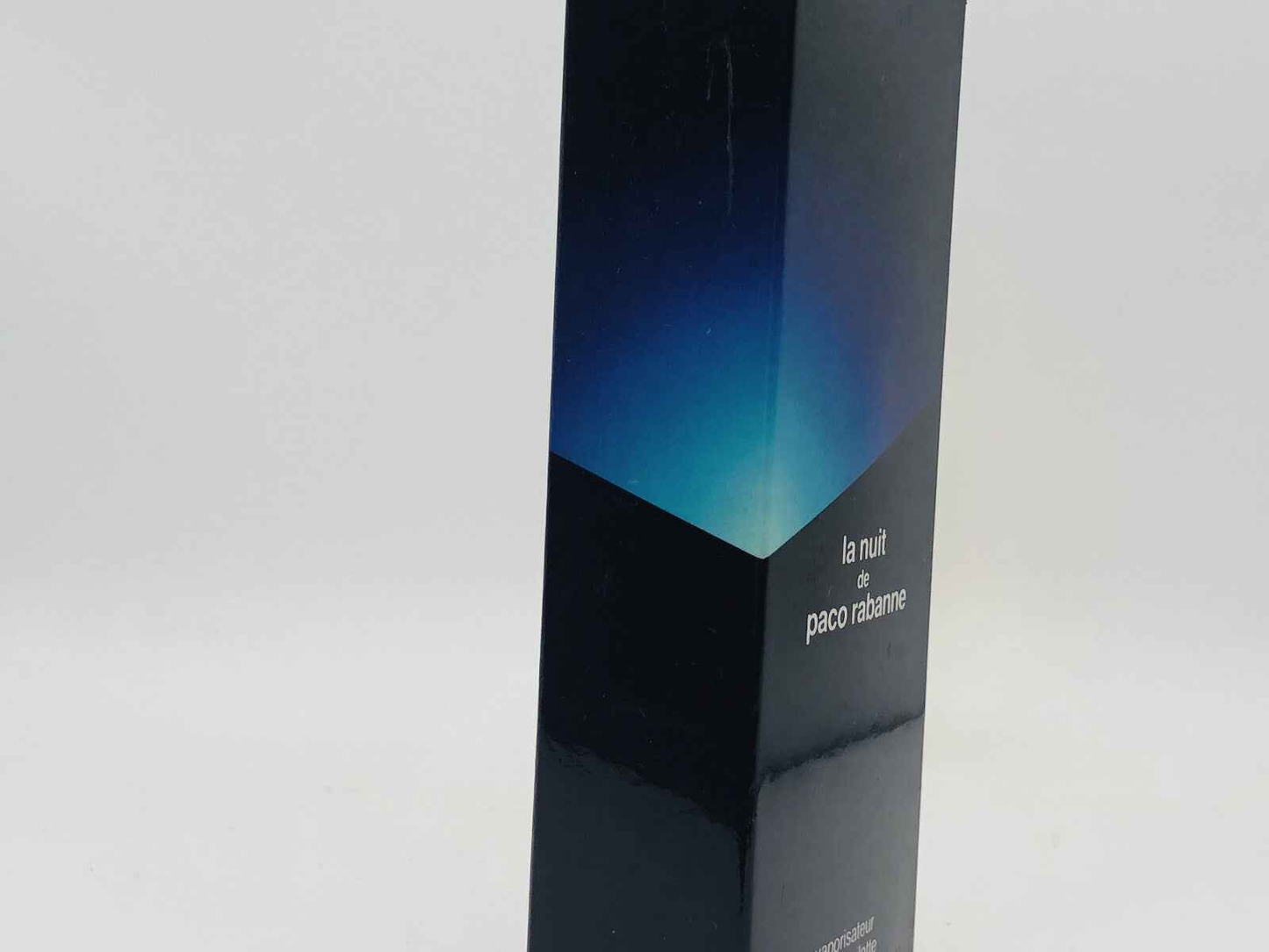 Scatola del profumo Paco Rabanne La Nuit con sfumatura blu elegante e design moderno