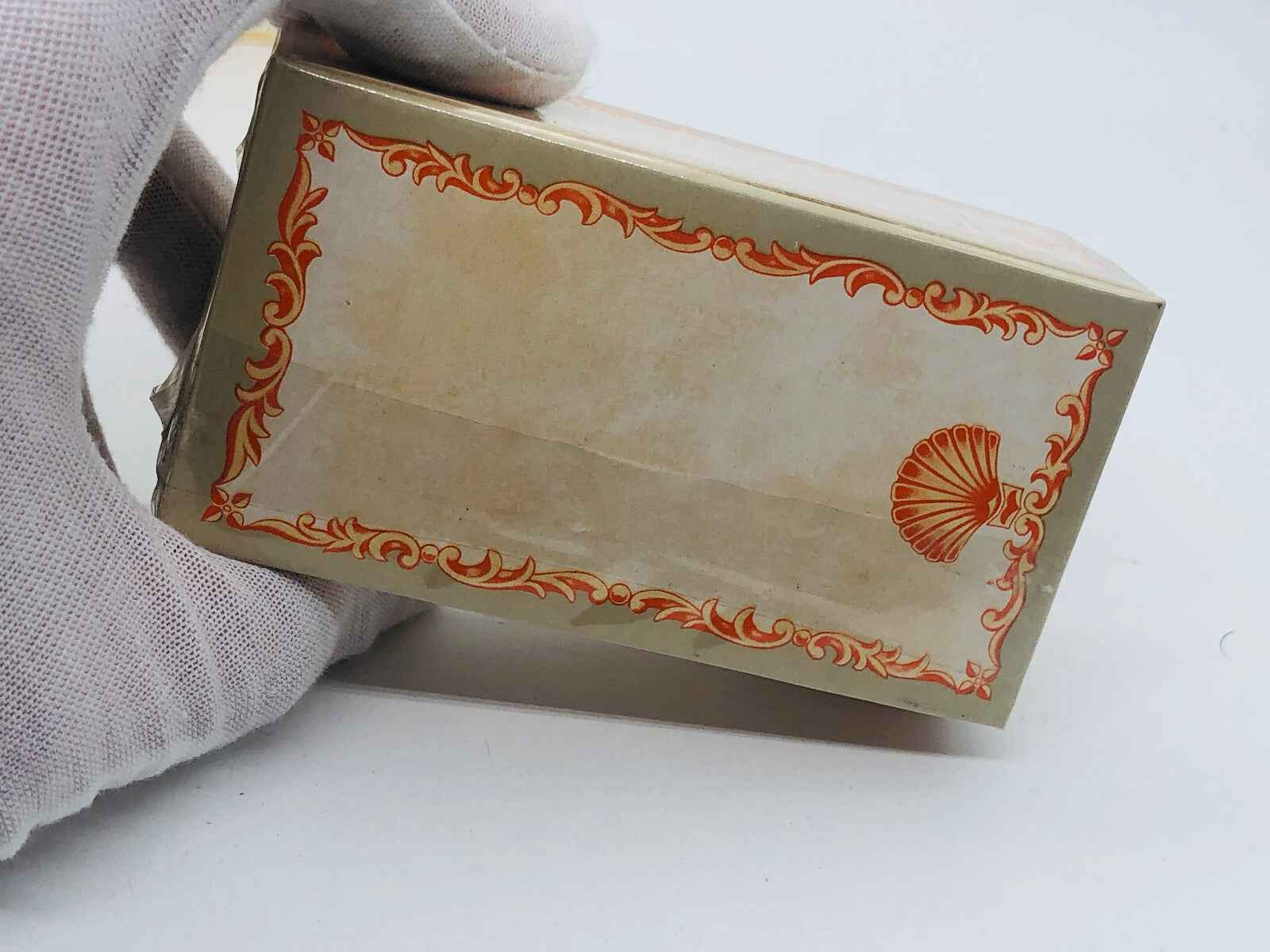 Scatola del Profumo Paglieri Paradiso Perduto con decorazioni eleganti e dettagli artistici