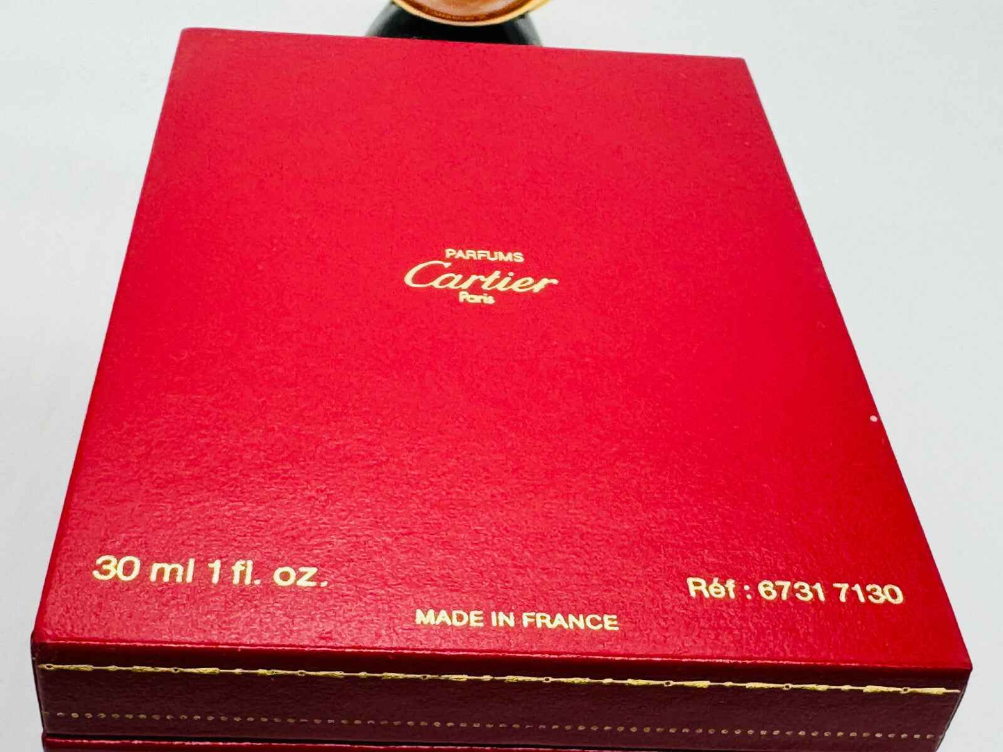 Scatola rossa di profumo Panthere Cartier Vintage da 30 ml con logo dorato e dettagli eleganti