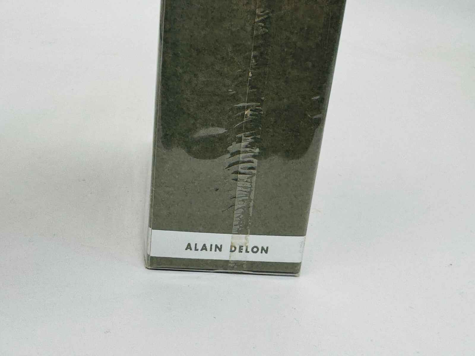 Scatola di profumo Alain Delon Samourai con design elegante e semplice