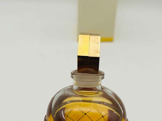 Profumo Pour Elise Perlier in flacone elegante con dettagli dorati per una fragranza unica