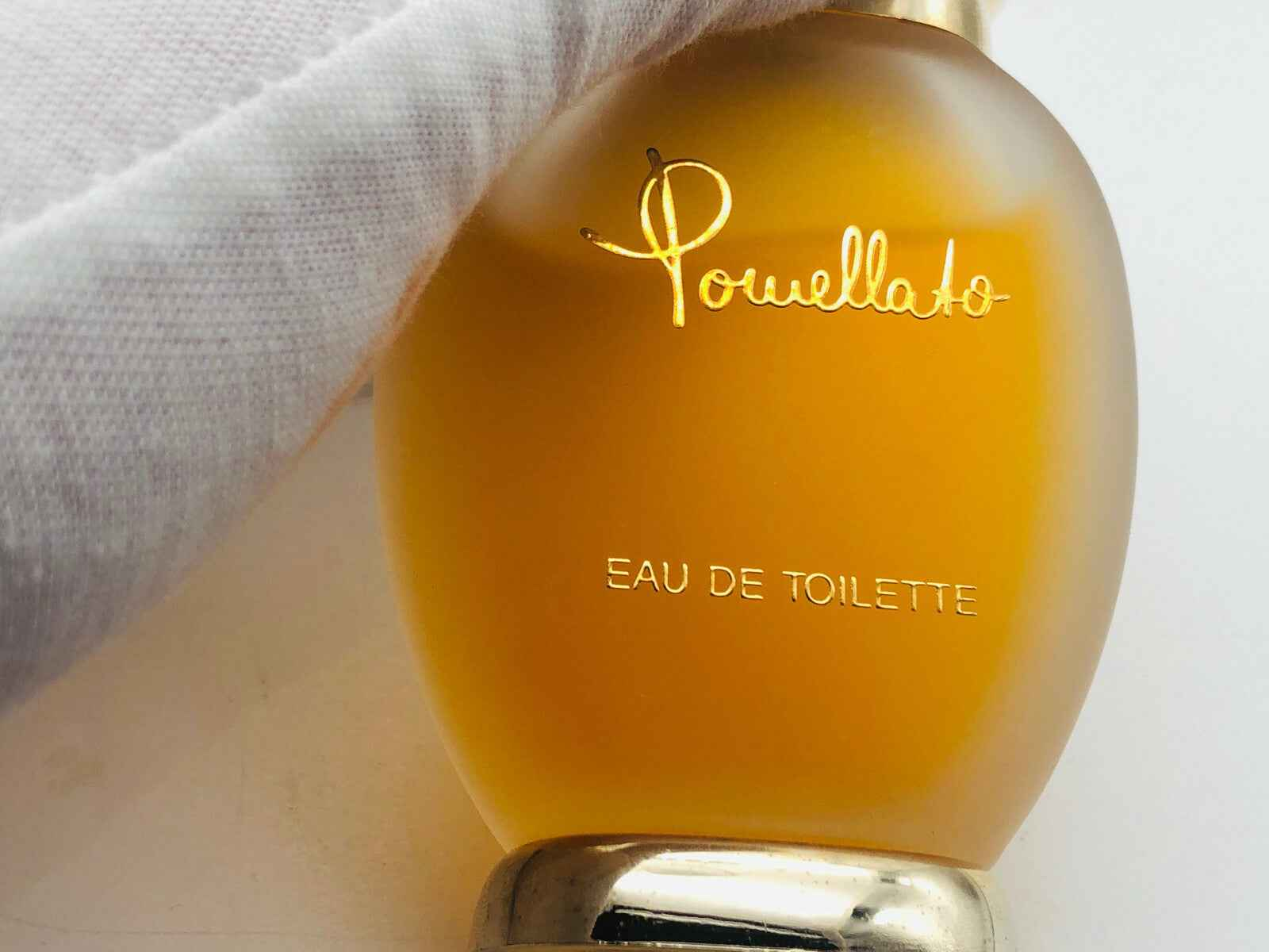 Flacone di profumo Pomellato Donna Vintage con etichetta elegante e tonalità dorata