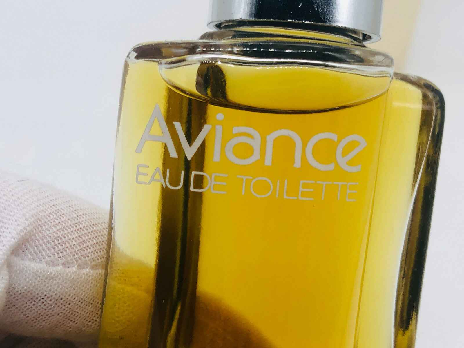 Flacone di profumo Prince Matchabelli Aviance Vintage Eau de Toilette in vetro con etichetta elegante