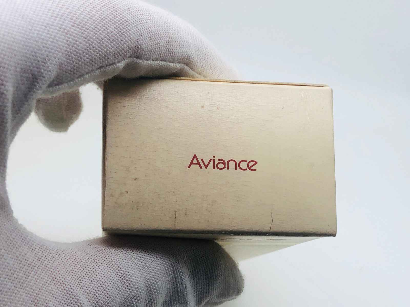 Scatola del profumo Prince Matchabelli Aviance Vintage con etichetta elegante e finitura dorata