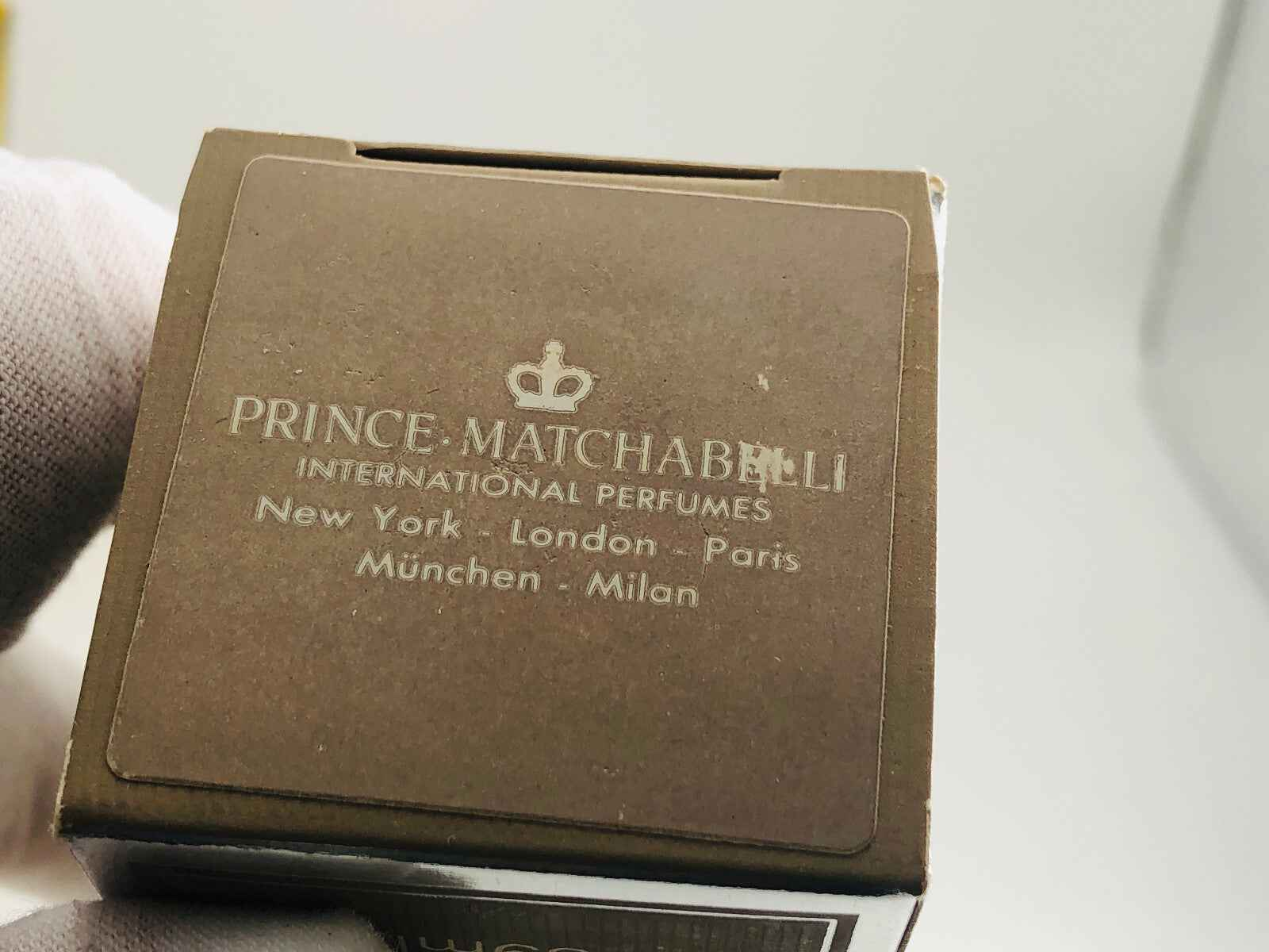 Scatola del Profumo Prince Matchabelli Cachet con loghi di New York, Londra, Parigi, Monaco e Milano