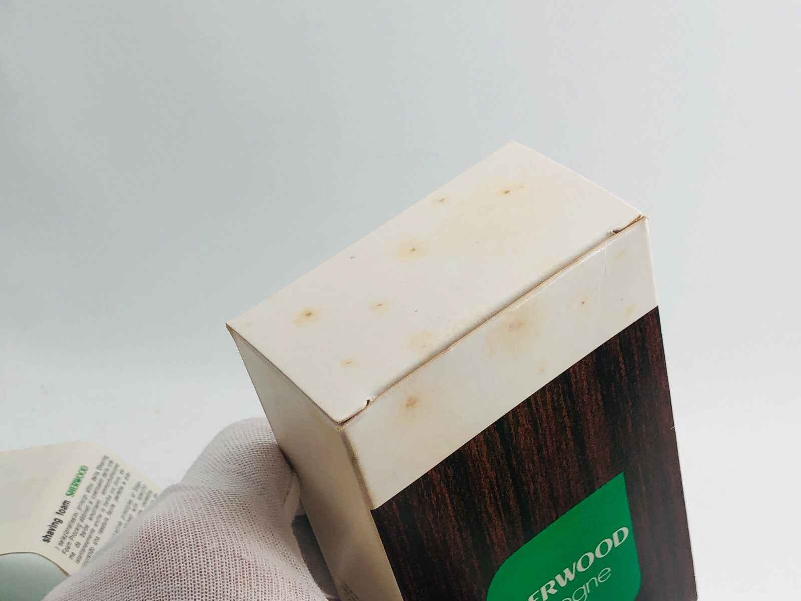 Scatola del profumo Procarg Sherwood con design elegante e dettagli raffinati