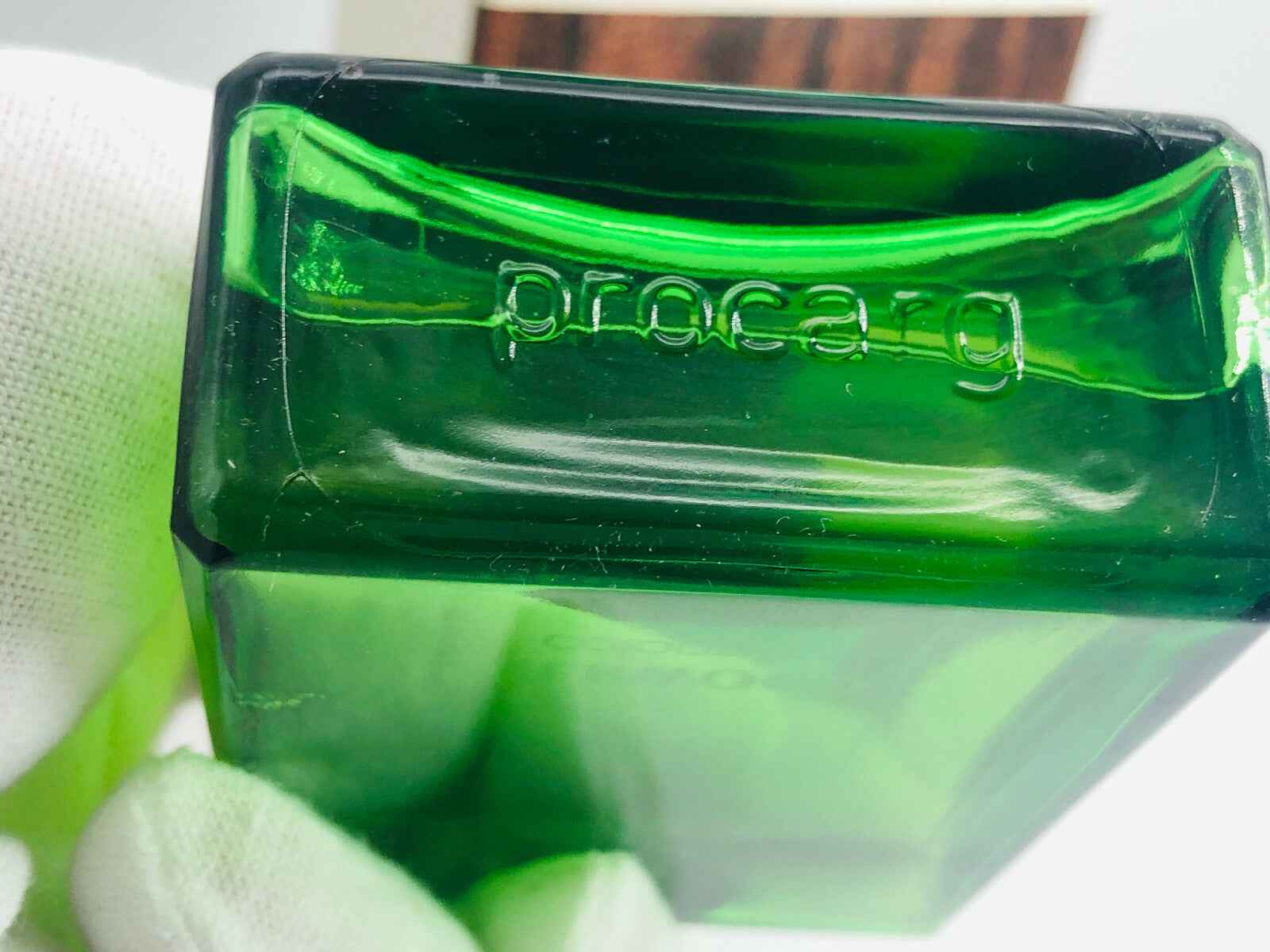 Bottiglia di profumo Procarg Sherwood Vintage in vetro verde con logo inciso