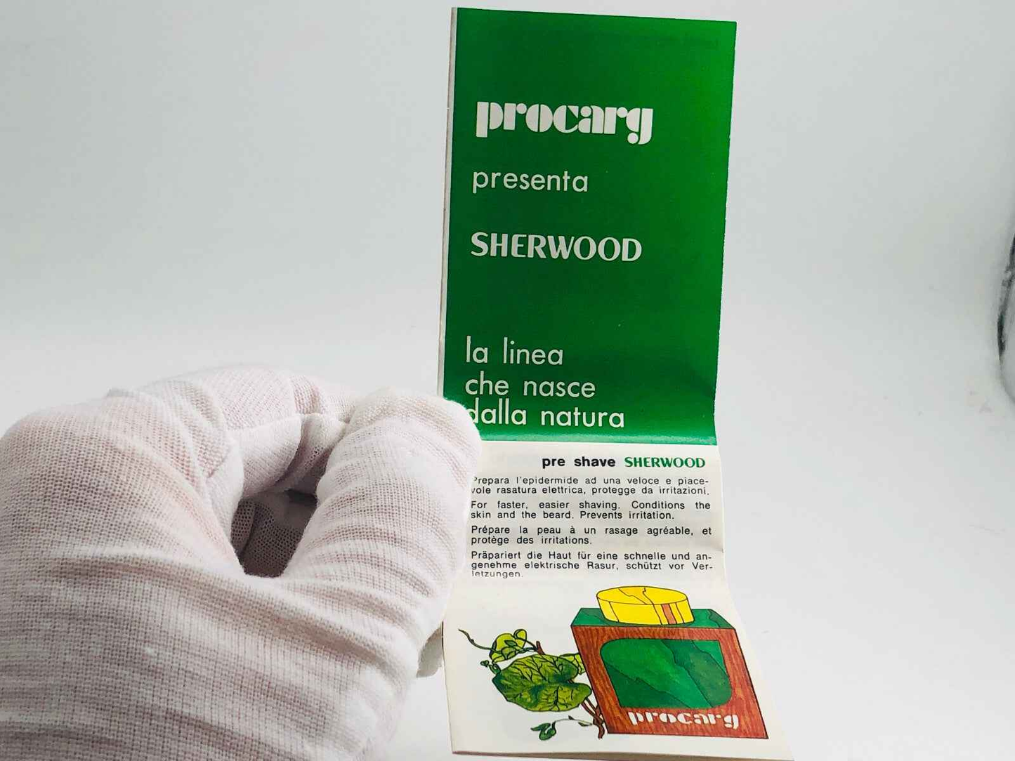 Profumo Procarg Sherwood Vintage con design verde che celebra la natura e l'essenza del prodotto