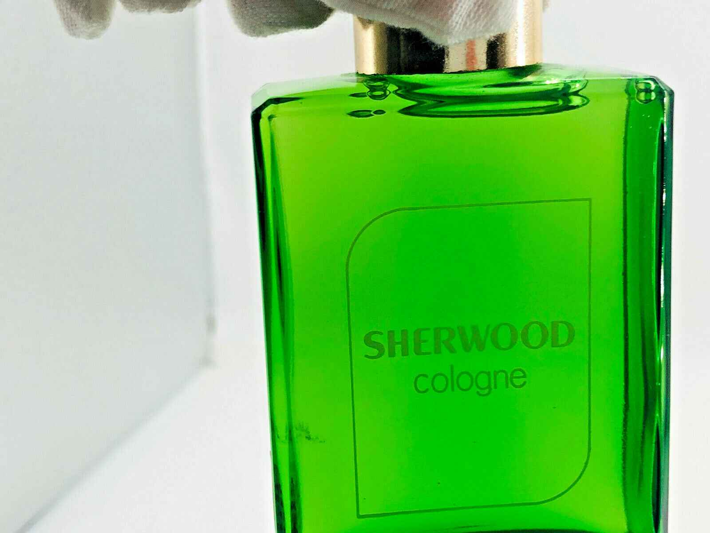 Profumo Procarg Sherwood Vintage in flacone verde con etichetta elegante per una fragranza classica