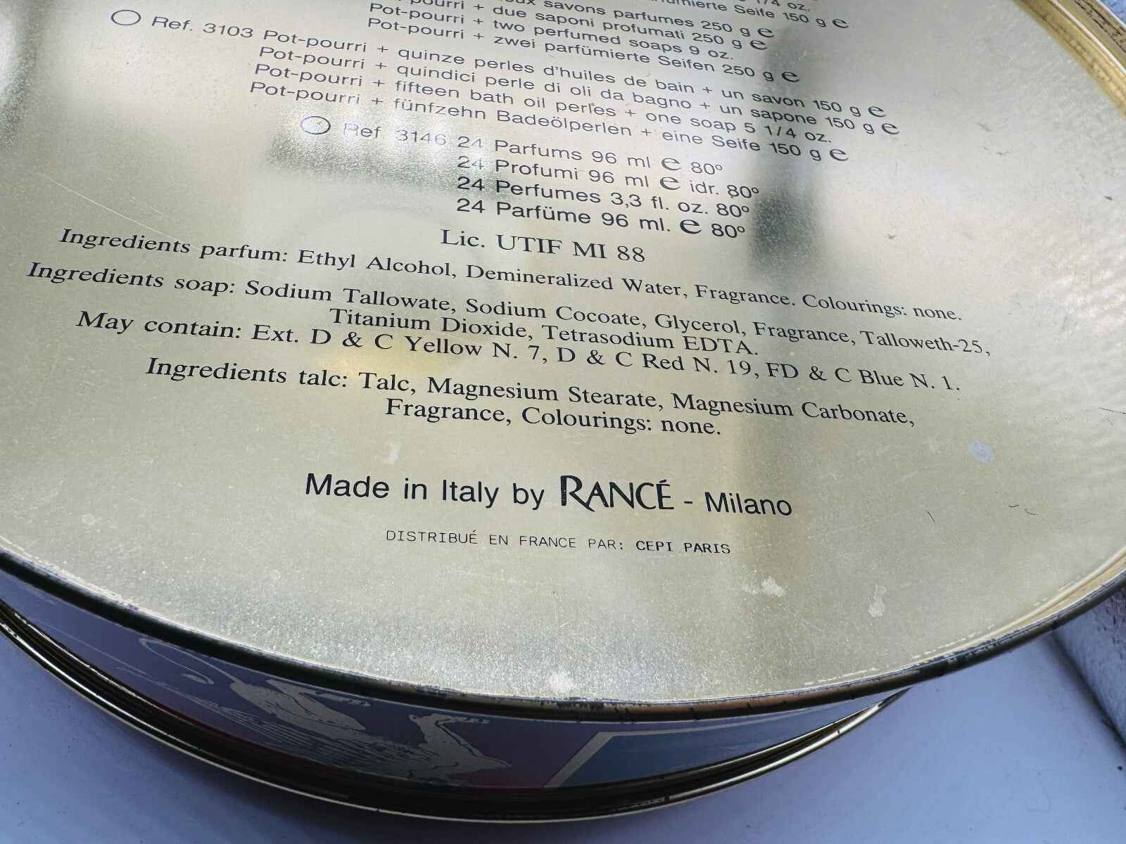 Ingredienti di Profumi Rance in un contenitore di metallo dorato con etichetta dettagliata