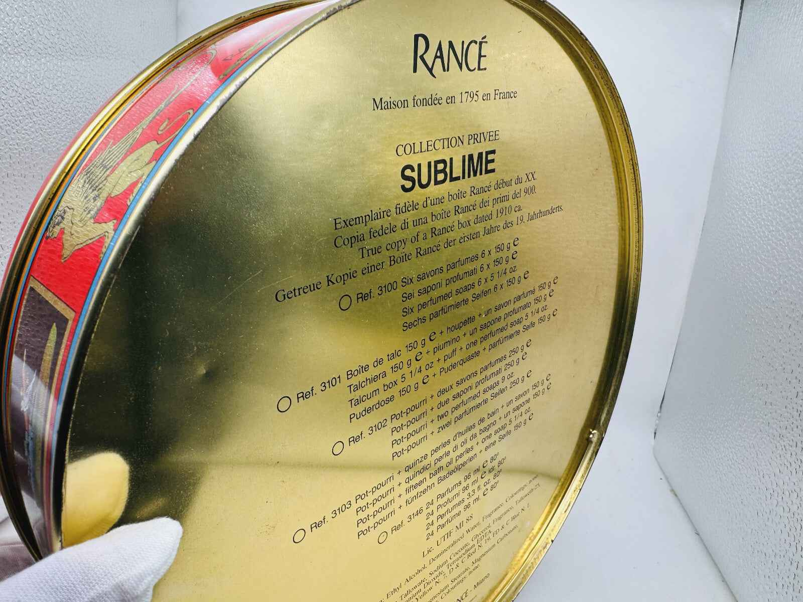 Scatola dorata dei Profumi Rance con descrizione della collezione Sublime in francese