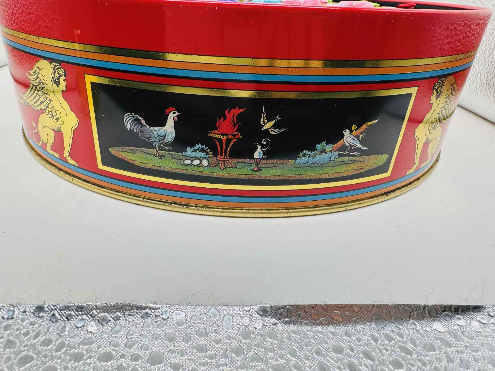 Scatola decorativa di Profumi Rance con illustrazioni colorate di animali e natura