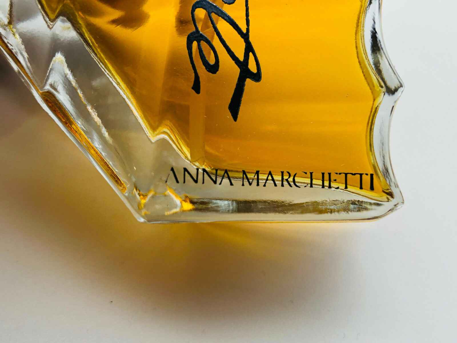 Flacone di profumo Anna Marchetti Voile con design elegante e fragranza sofisticata