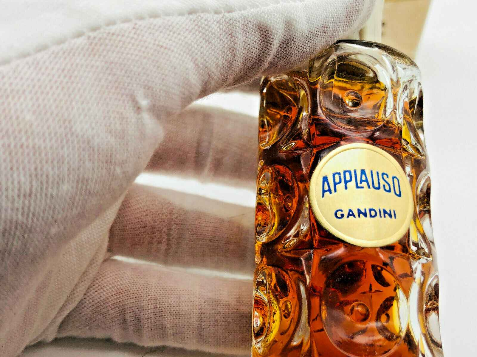 Profumo Applauso Gandini in flacone elegante con dettagli in vetro unico