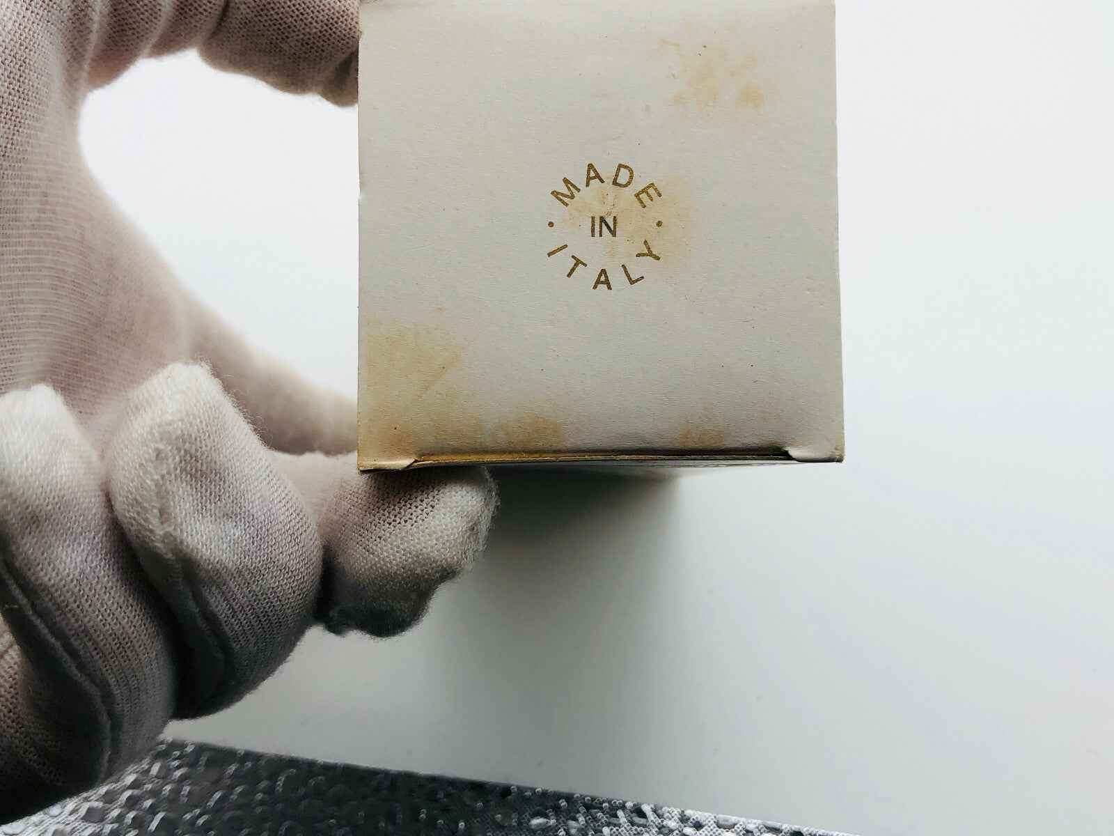 Scatola di profumo Applauso Gandini con etichetta MADE IN ITALY visibile