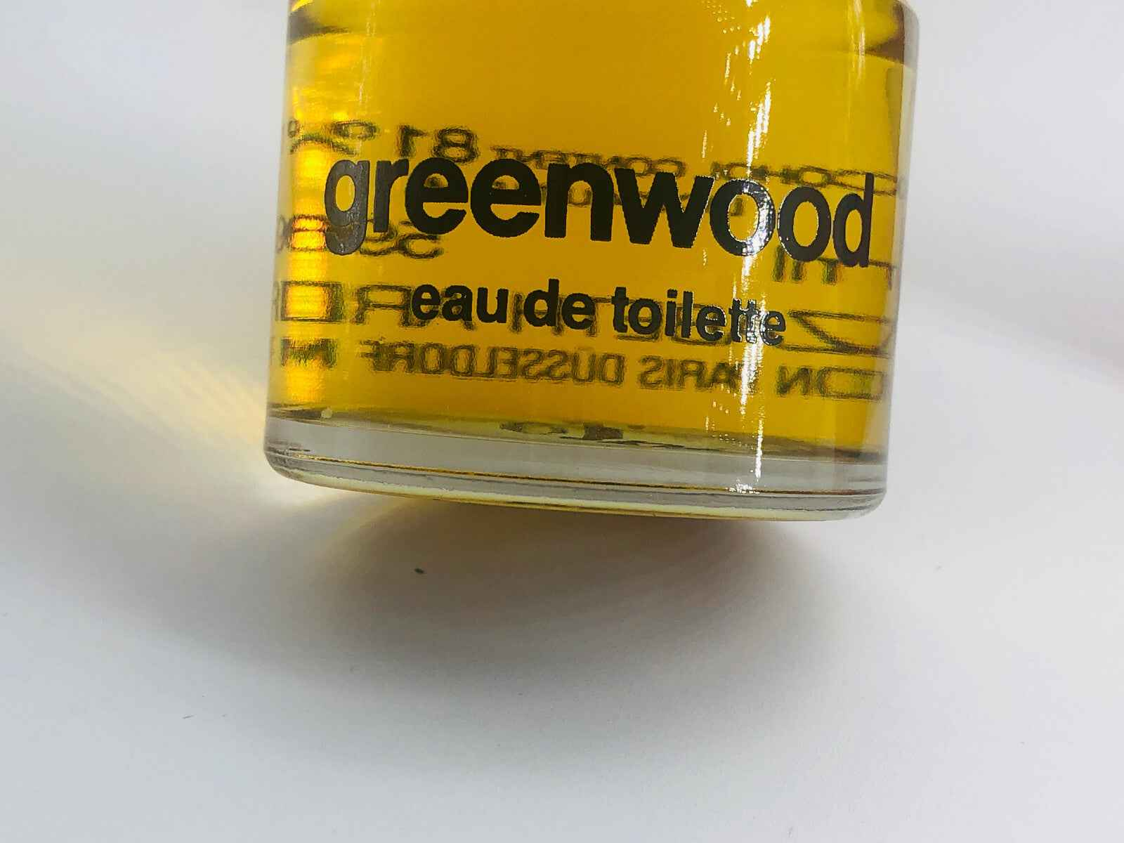 Profumo Arden Greenwood in flacone giallo trasparente, ideale per una fragranza fresca e vivace
