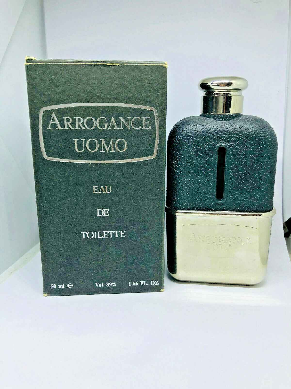 Profumo Arrogance Uomo Vintage in bottiglia elegante da 50 ml con confezione originale