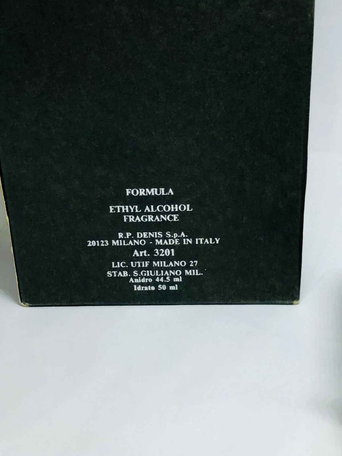 Scatola di Profumo Arrogance Uomo Vintage contenente 50 ml di fragranza di alta qualità