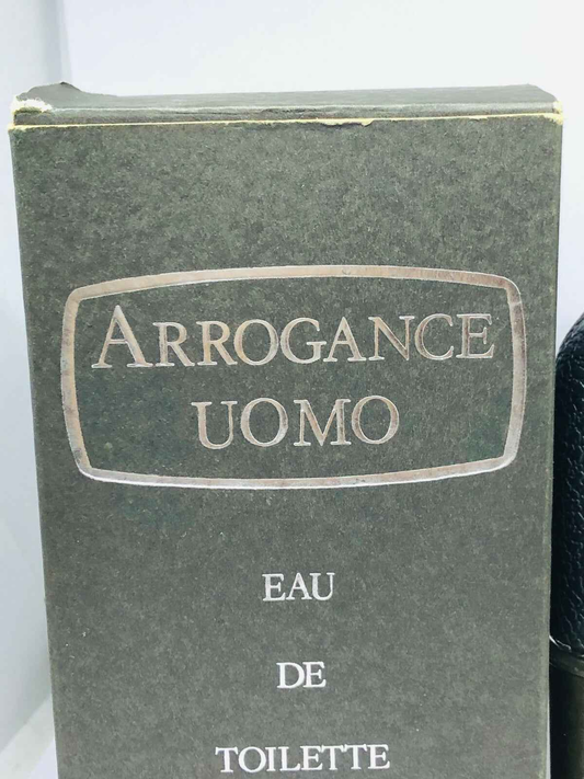 Scatola di profumo Arrogance Uomo Vintage Eau de Toilette con design elegante e distintivo
