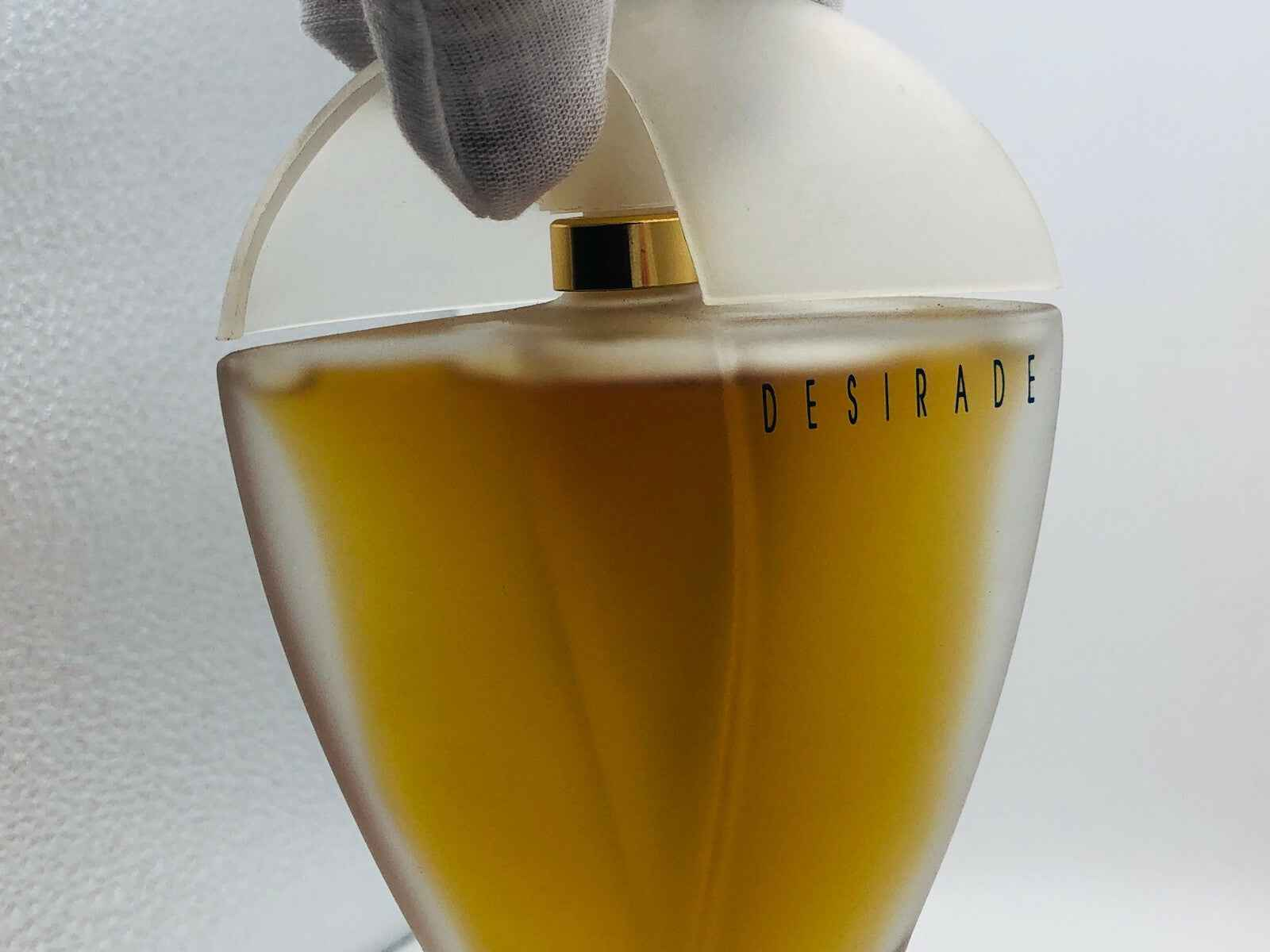 Flacone di profumo Aubusson Desirade Vintage con design elegante e tonalità giallo oro