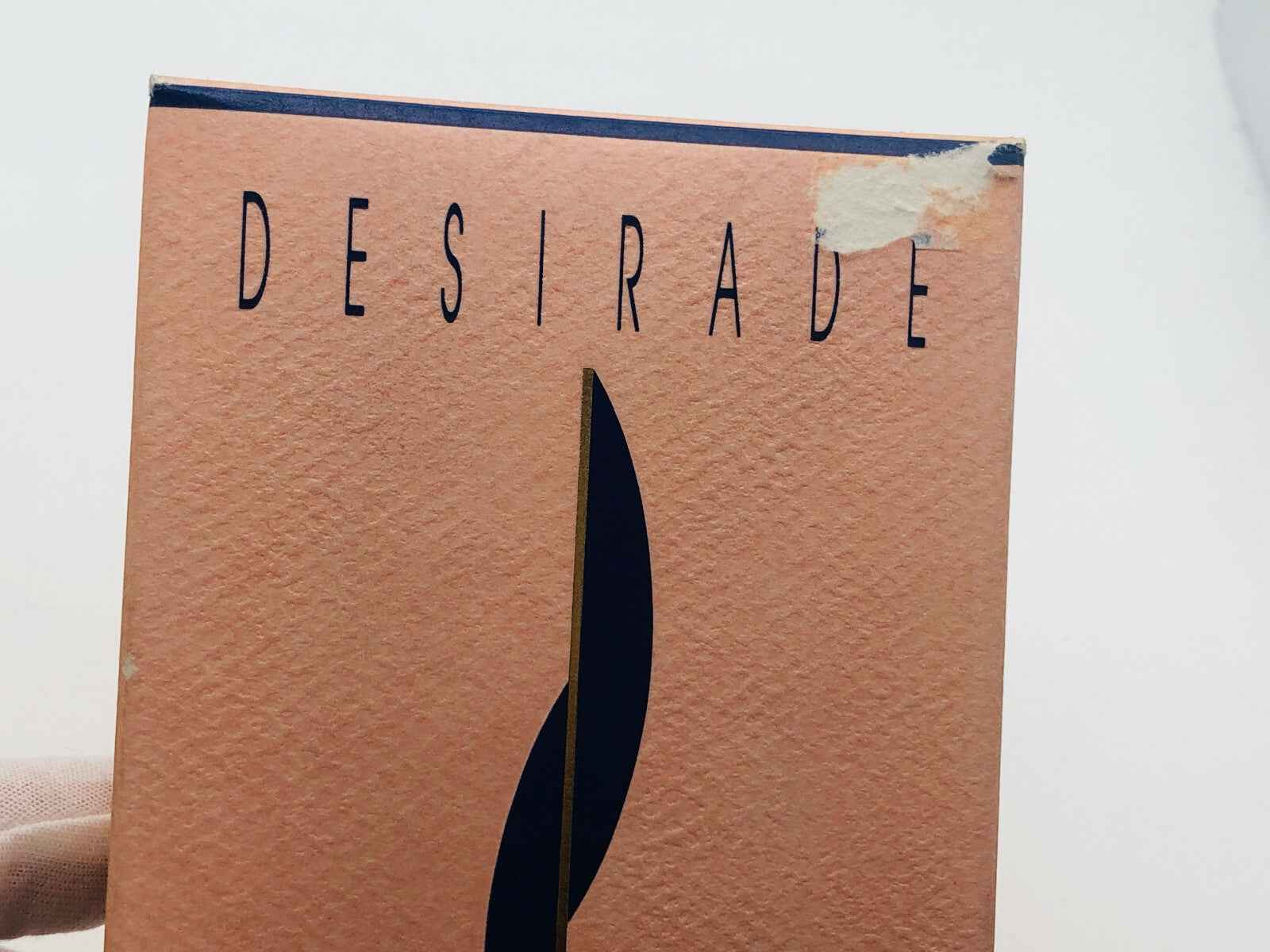 Scatola del Profumo Aubusson Desirade Vintage con design elegante e logo in evidenza