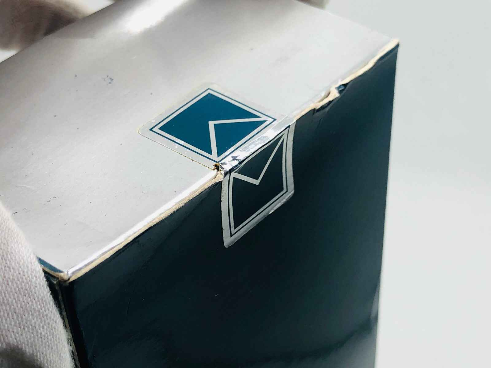 Scatola del profumo Captain Molyneux Vintage con design elegante e rifiniture curate