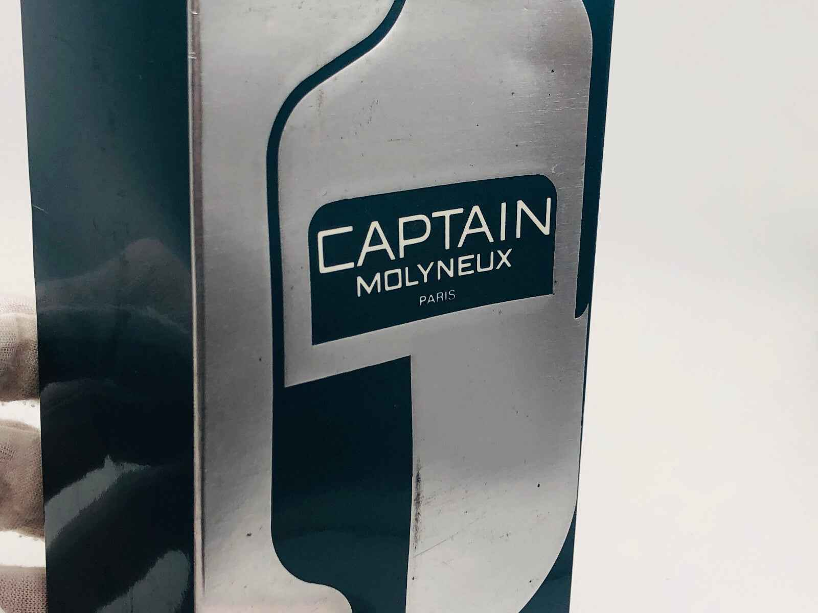 Profumo Captain Molyneux Vintage con packaging elegante e moderno, ideale per uomini sofisticati