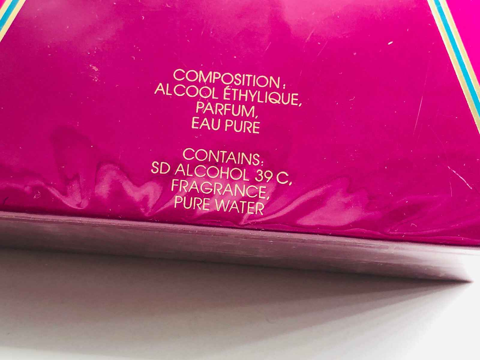 Inci di Profumo Capucci De Capucci su confezione fucsia con dettagli sulla composizione