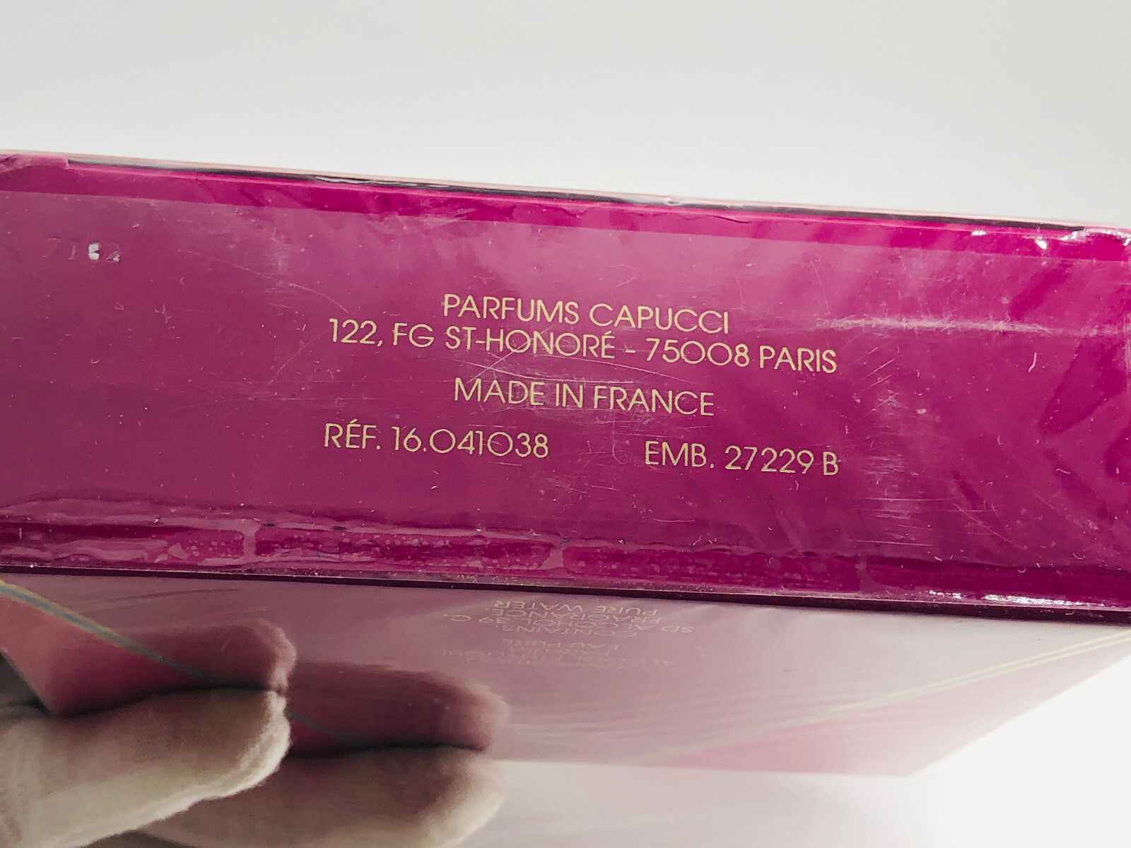 Scatola del profumo Capucci De Capucci con dettagli su origine e fabbricazione in Francia