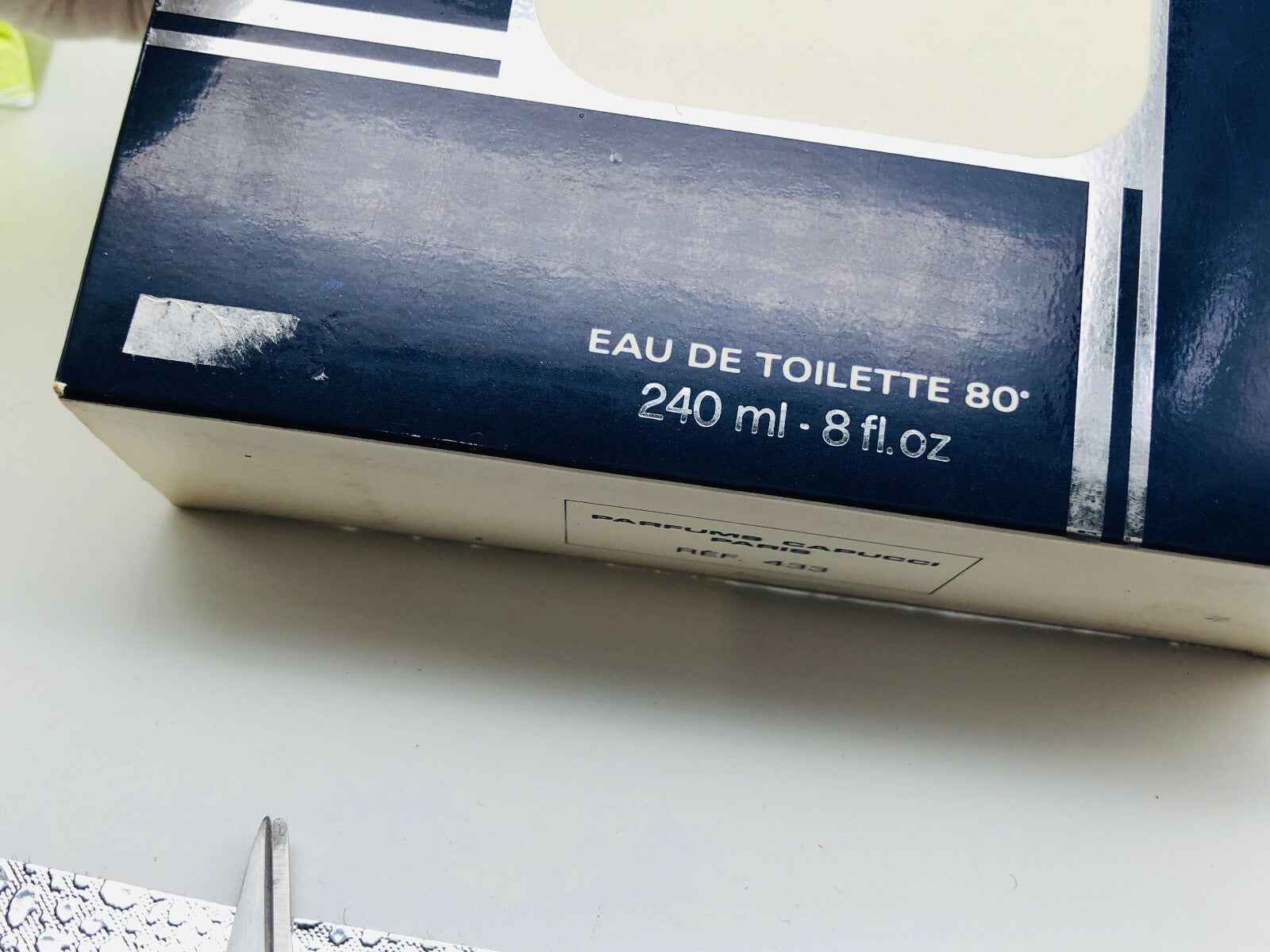 Confezione di profumo Capucci Yendi da 240 ml in scatola elegante con design classico