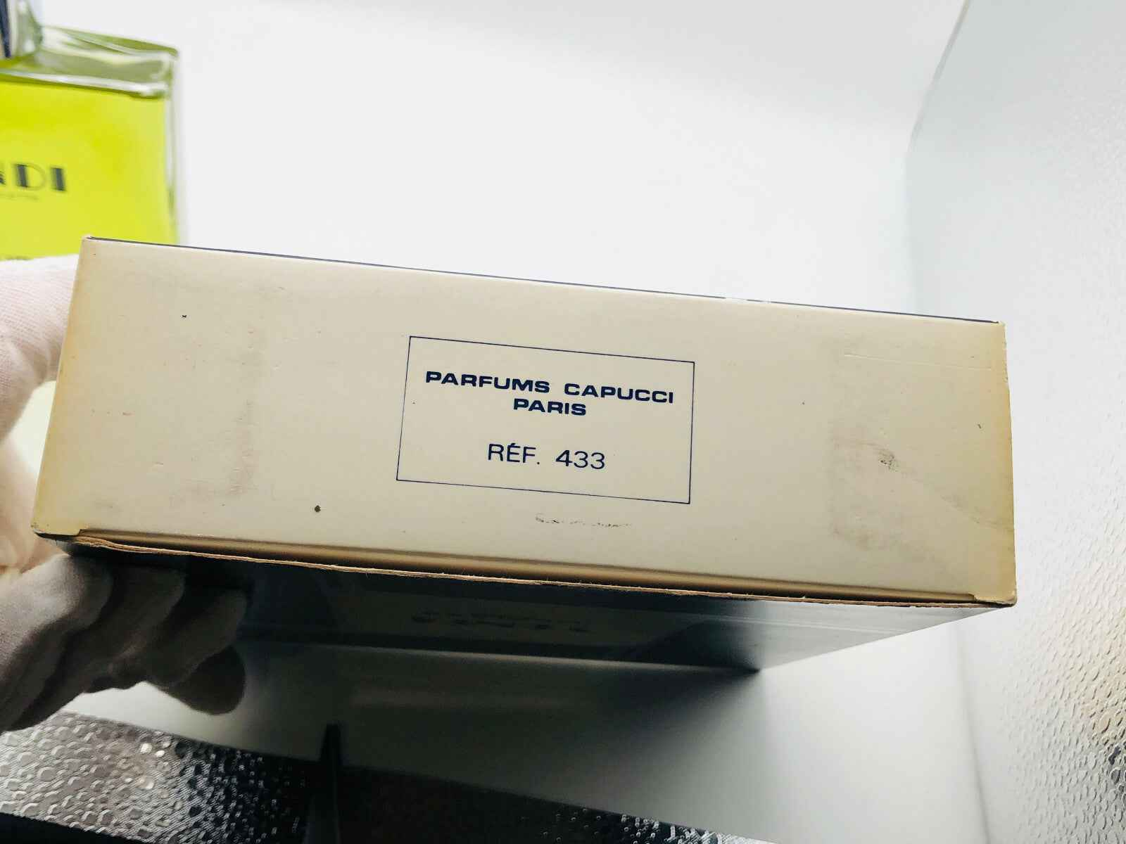 Scatola di Profumo Capucci Yendi con etichetta di riferimento PARFUMS CAPUCCI PARIS