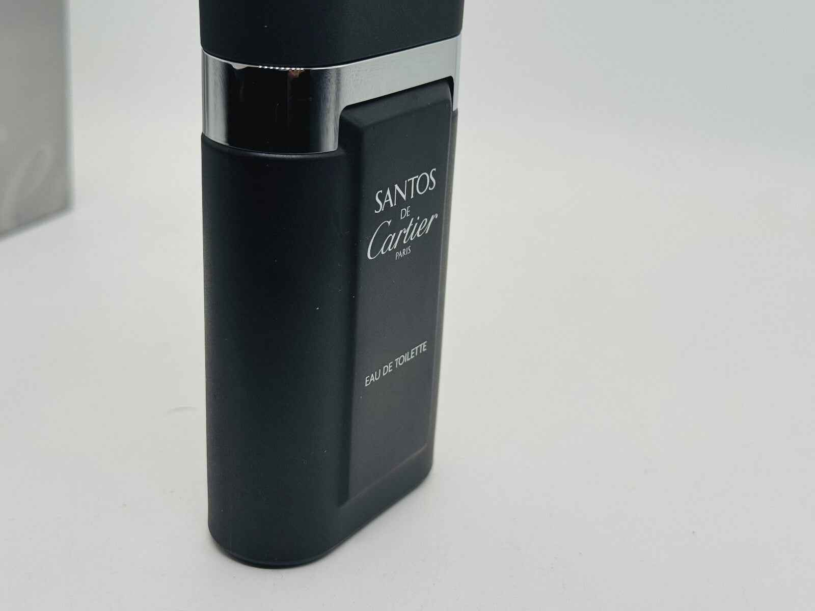 Flacone di profumo Cartier Santos Vintage con design elegante e moderno