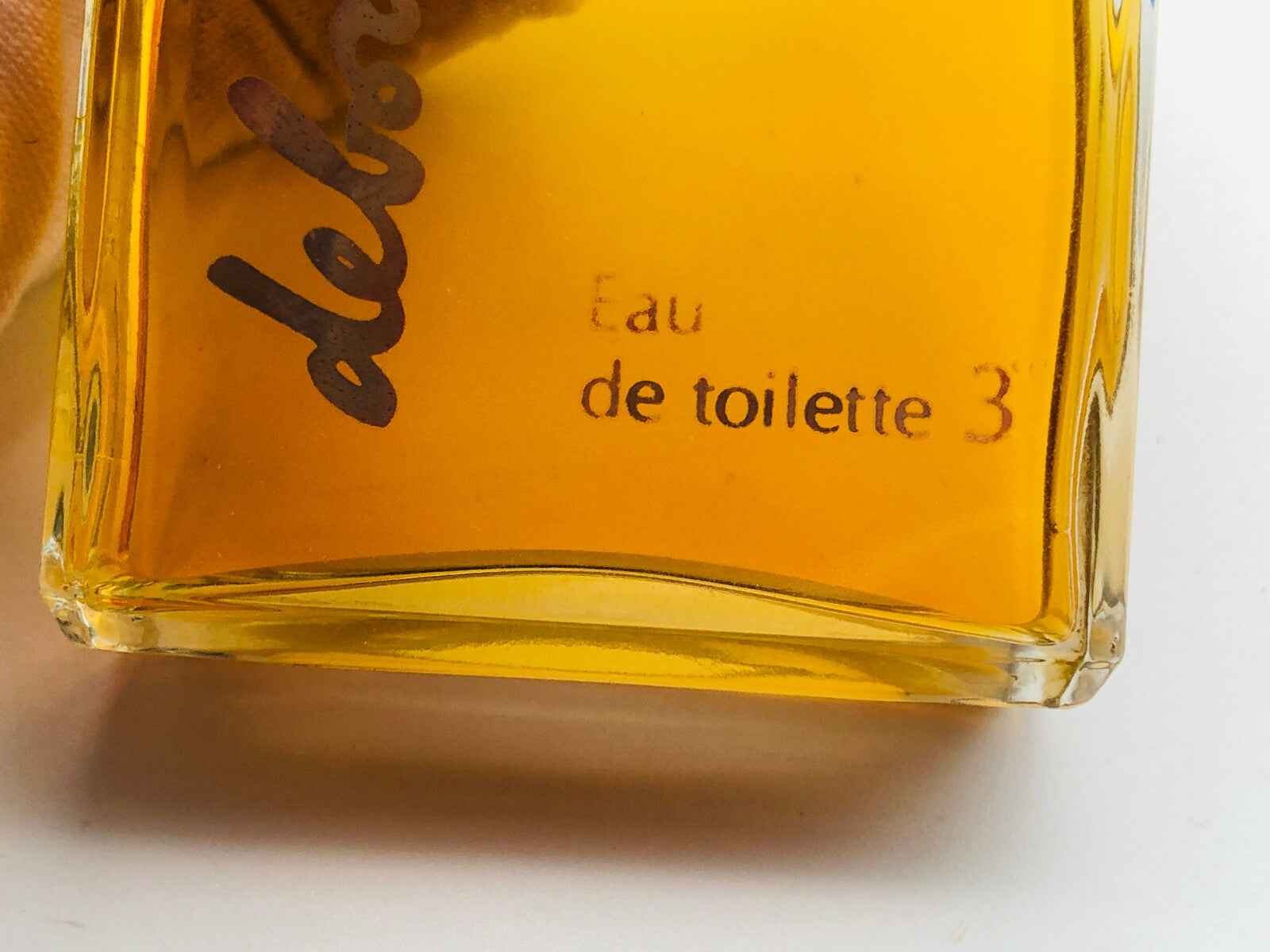 Flacone di profumo Deborah Vintage con una fragranza unica in confezione elegante