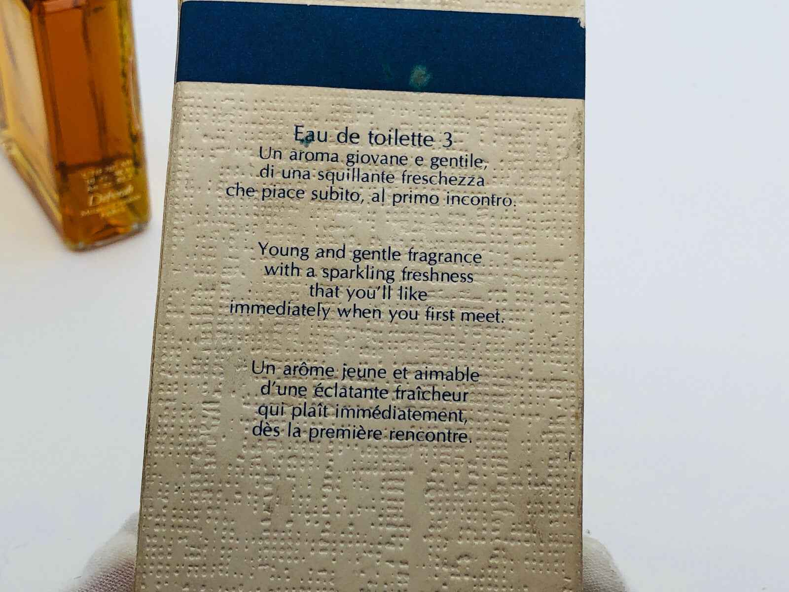 Scatola di profumo Deborah Vintage con descrizione in italiano e francese della fragranza giovane e fresca