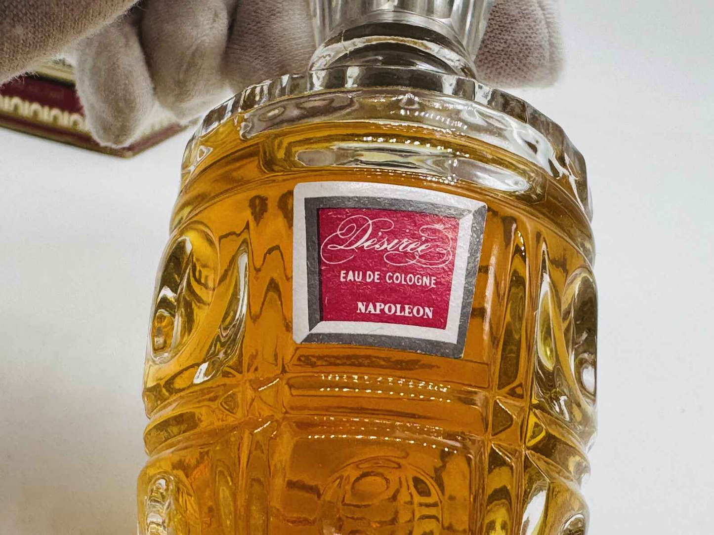 Profumo Desiree Napoleon Vintage in flacone elegante di vetro con etichetta distintiva