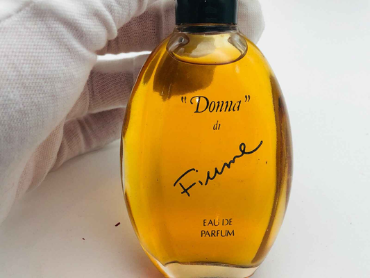 Flacone di Profumo Di Fiume Vintage con etichetta Donna e colore ambrato