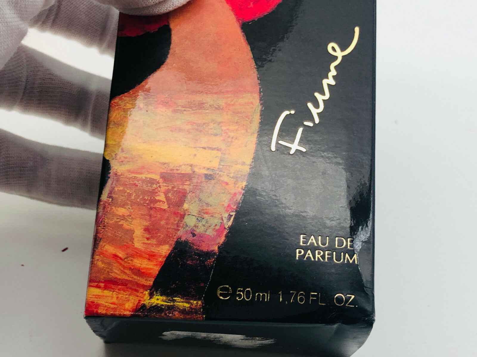 Scatola di Profumo Di Fiume Vintage da 50 ml con design elegante e dettagli dorati