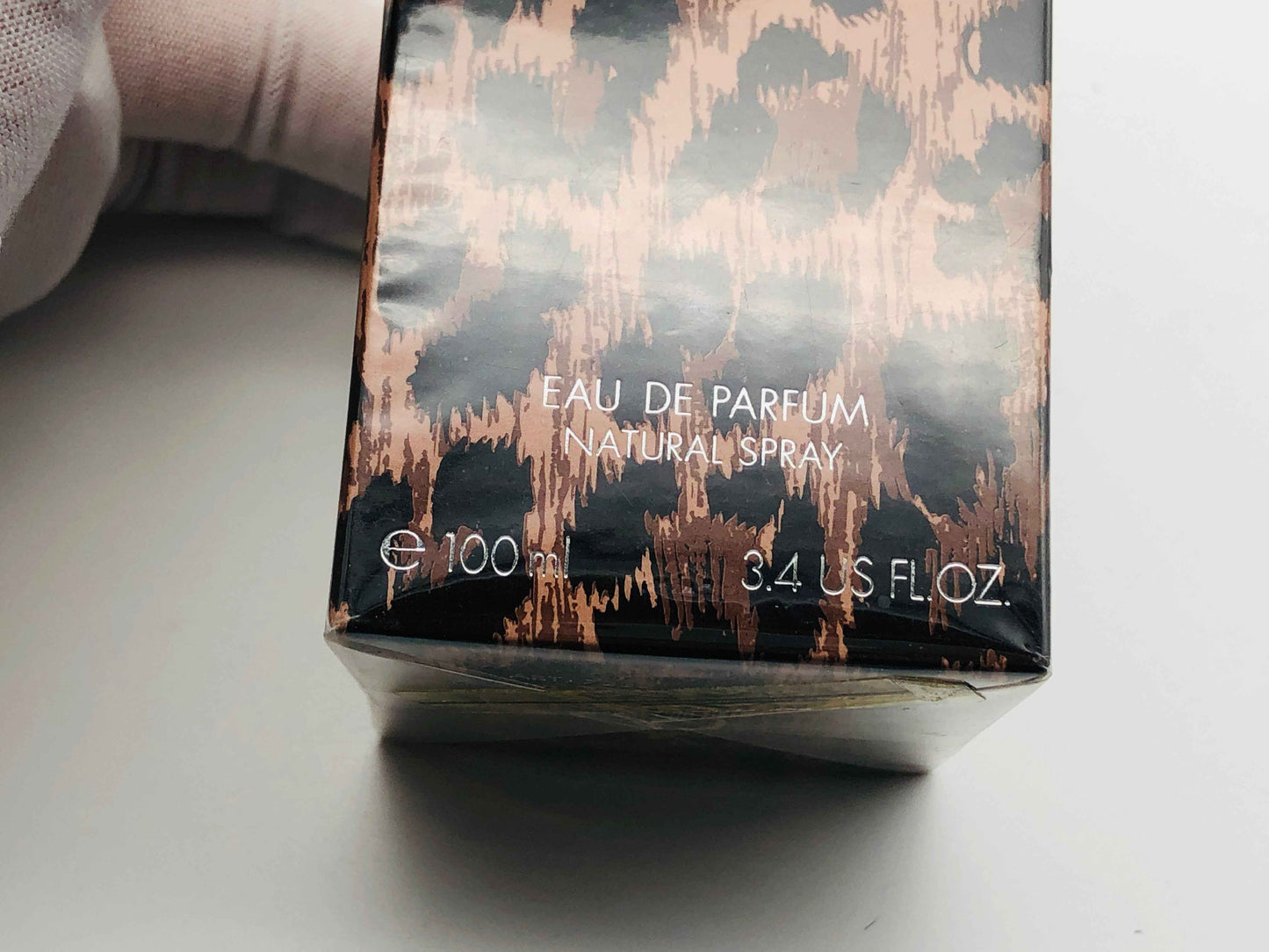 Scatola di profumo Dolce E Gabbana By con design leopardato e capacità di 100 ml