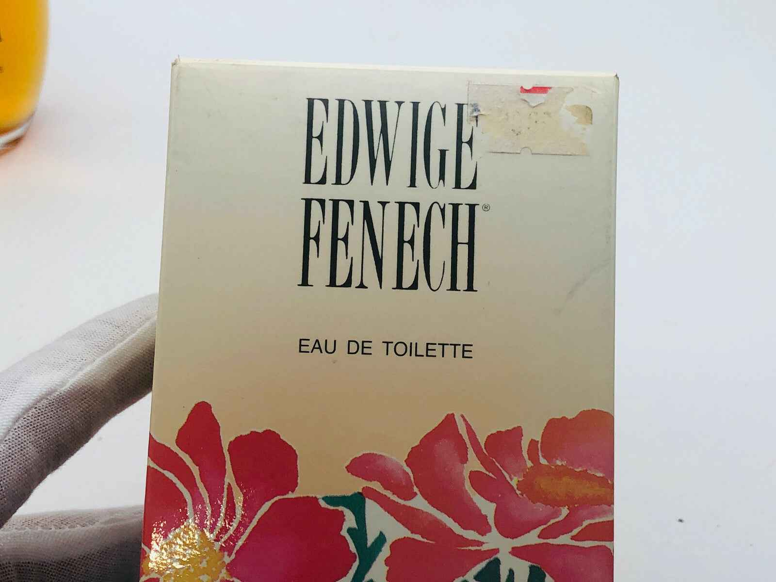 Racchetta del profumo Edwige Fenech con confezione elegante ed elementi floreali