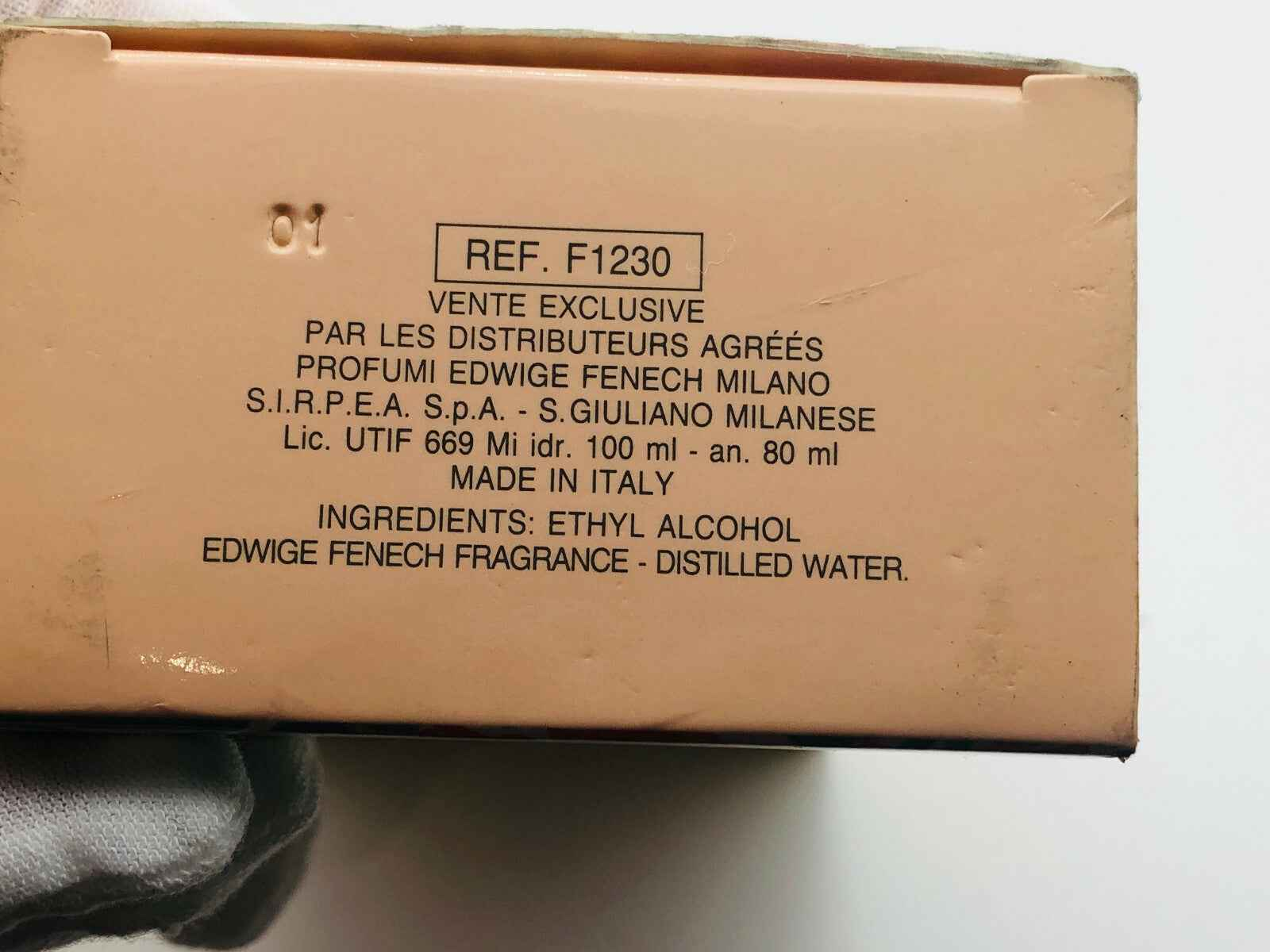 Scatola di profumo Edwige Fenech con ingredienti e dettagli di produzione in italiano