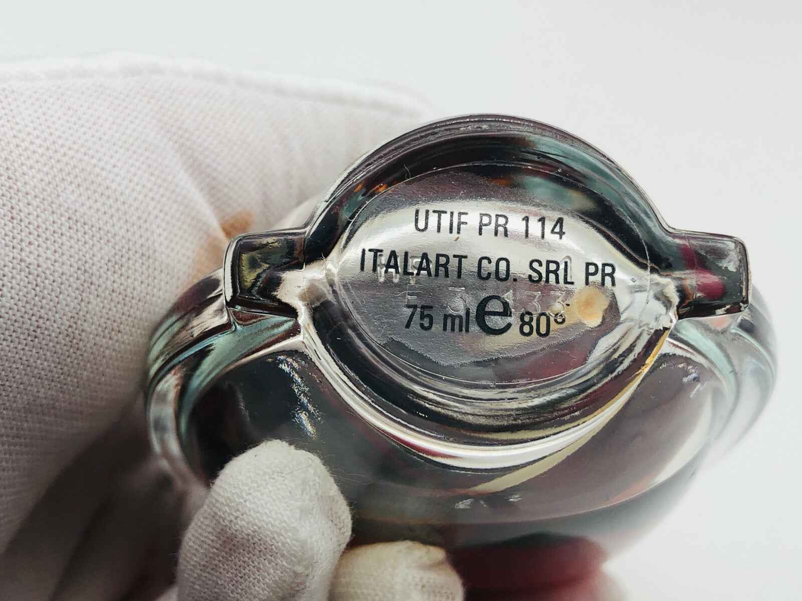 Flacone di profumo Etherea Battistoni da 75 ml con design elegante e dettagli raffinati