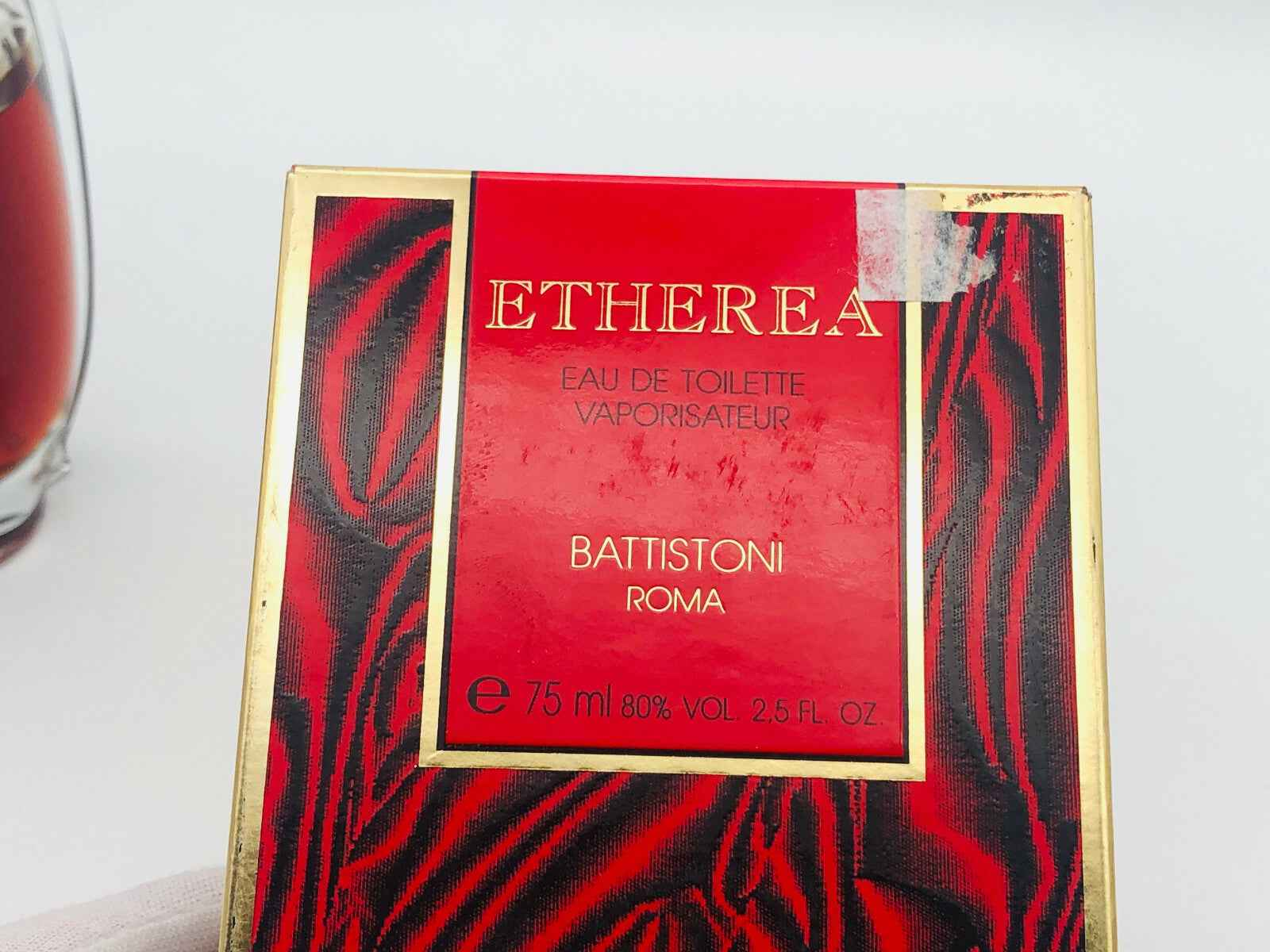 Confezione di profumo Etherea Battistoni da 75 ml con design elegante e dettagli rossi